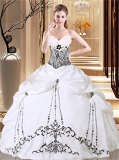 Retro Palace Lolita White Lady Quinceanera Ball Gown Tower Embroidery Design