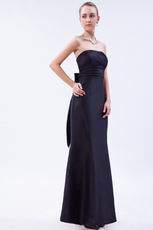 Inexpensive Strapless Black Taffeta Woman In Evening Gown