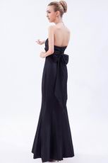 Inexpensive Strapless Black Taffeta Woman In Evening Gown