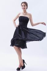 Strapless Knee Length Black Beach Bridesmaid Dress