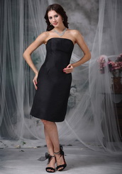 Black Strapless Knee-length Bridesmaid Dress Teenager Wear lovely