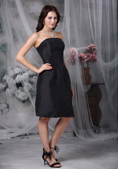 Black Strapless Knee-length Bridesmaid Dress Teenager Wear lovely