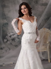 Sexy V-Neck Appliques Ivory Top Designer Wedding Dress Low Price