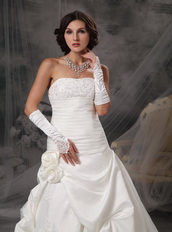 Strapless Pretty Lace Wedding Dress With Handcrafted Flowers Low Price
