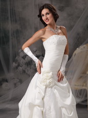 Strapless Pretty Lace Wedding Dress With Handcrafted Flowers Low Price