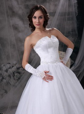 V Shaped Strapless Organza Embrioderied Wedding Dress Low Price