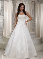 Elegant Floor-length Ivory Wedding Dress With Lace Decorate Low Price