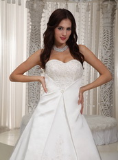 Elegant Floor-length Ivory Wedding Dress With Lace Decorate Low Price