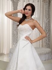 Elegant Floor-length Ivory Wedding Dress With Lace Decorate Low Price