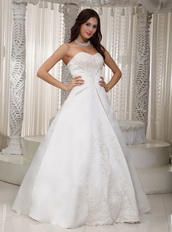 Elegant Floor-length Ivory Wedding Dress With Lace Decorate Low Price