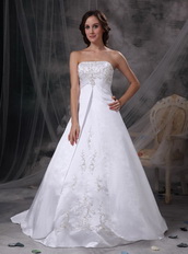 Beautiful Strapless Embriodery Wedding Bridal Dress In White Low Price