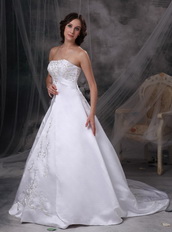 Beautiful Strapless Embriodery Wedding Bridal Dress In White Low Price