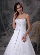 Beautiful Strapless Embriodery Wedding Bridal Dress In White Low Price