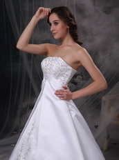 Beautiful Strapless Embriodery Wedding Bridal Dress In White Low Price