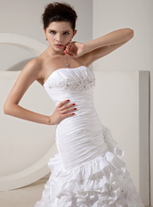 Mermaid Strapless Wedding Dress Decorate With Hand Made Flower Low Price