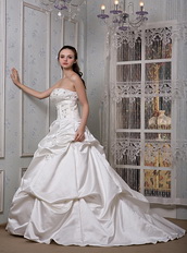 Custom Fit Off White Luxurious Strapless Puffy Wedding Gowns Low Price