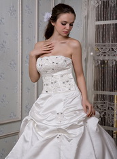 Custom Fit Off White Luxurious Strapless Puffy Wedding Gowns Low Price