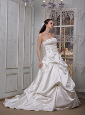 Custom Fit Off White Luxurious Strapless Puffy Wedding Gowns Low Price