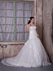 Appliqued Destination Wedding Bridal Gowns With Sweetheart Neck Low Price