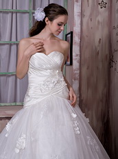 Appliqued Destination Wedding Bridal Gowns With Sweetheart Neck Low Price