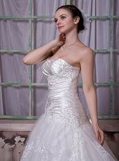 Gorgeous Strapless Taffeta and Lace Appliques Wedding Dress Chapel Train Low Price