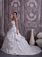 Princess Sweetheart Big Train Taffeta Embroidery Discount Wedding Dress Low Price