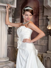 Discount A-line Strapless Wedding Dress With Handmade Flowers Decorate Low Price