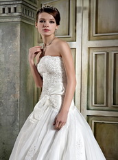 Custom Made Chapel Train Organza Strapless Wedding Gowns Designer Low Price