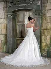 Custom Made Chapel Train Organza Strapless Wedding Gowns Designer Low Price