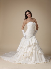 Trumpt Ruffled Skirt Cream Bridal Gown With Chapel Train Low Price