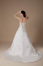 Appliqued A-line Chapel Train Outdoor Bride Wedding Dress