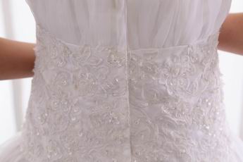 Strapless Dentate Appliqued Bottom Puffy Skirt Wedding Dress