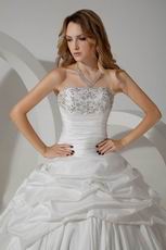 Casual Embroidery Ball Gown Cathedral Taffeta Bridal Wedding Gowns