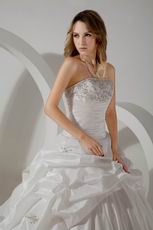 Casual Embroidery Ball Gown Cathedral Taffeta Bridal Wedding Gowns