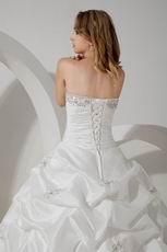 Casual Embroidery Ball Gown Cathedral Taffeta Bridal Wedding Gowns