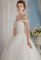 Fashionable Off The Shoulder Neck Appliqued Bridal Wedding Gown