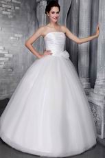 Elegant White Wedding Dress With Handmade Flower Decorate