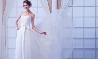 Romantic Sweetheart Ruched Bodice Ivoy Organza Bridal Dress