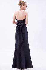 Inexpensive Strapless Black Taffeta Woman In Evening Gown