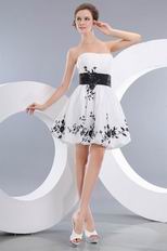 Lovely Strapless Graduation Knee Length Dress With Applique