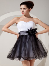 Black and White Mini Prom Dress With Handmade Flowers Knee Length Sexy