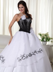 Black Bodice Strapless White Skirt Organza Dress For Quince Like Princess