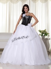 Black Bodice Strapless White Skirt Organza Dress For Quince Like Princess