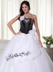 Black Bodice Strapless White Skirt Organza Dress For Quince Like Princess