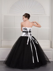 Black and White Ball Gown V-neck Floor-length Embroidery Quince Dress Like Princess
