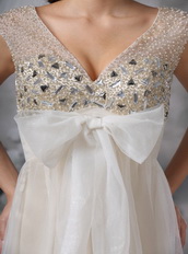 Beaded V-neck Champagne Lady Wear Prom Dress With Bow Inexpensive