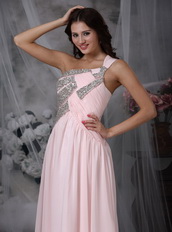 One Shoulder Beading Prom Dress Baby Pink Chiffon Fabric Inexpensive