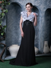 Unique Ruffles V-neck Chiffon White and Black Prom Dress Cache Inexpensive