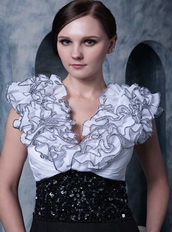 Unique Ruffles V-neck Chiffon White and Black Prom Dress Cache Inexpensive