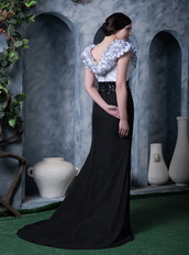 Unique Ruffles V-neck Chiffon White and Black Prom Dress Cache Inexpensive